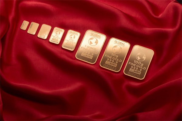 金价站上3300美元/盎司，有人抛售金饰一次净赚130万，回收商家却说生意难做